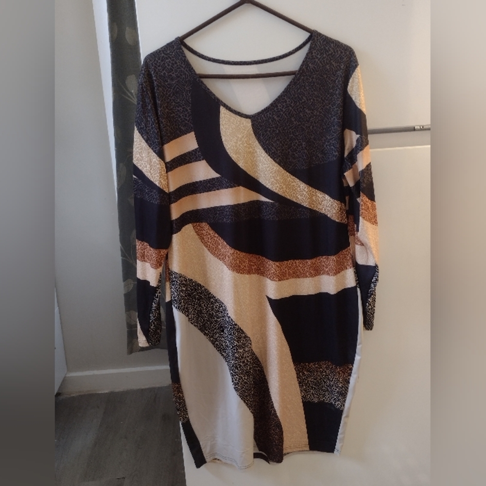 Black and Brown Sheath Dress with Dolman Sleeves Size 1XL.
